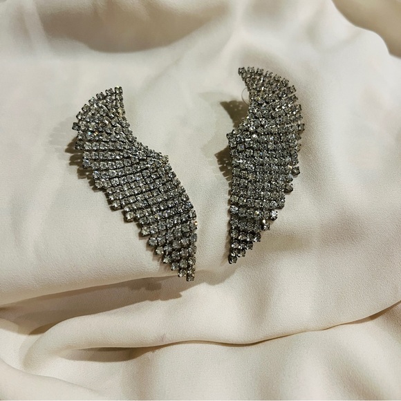 Silver rhinestone 💎 winged earrings - Picture 5 of 7